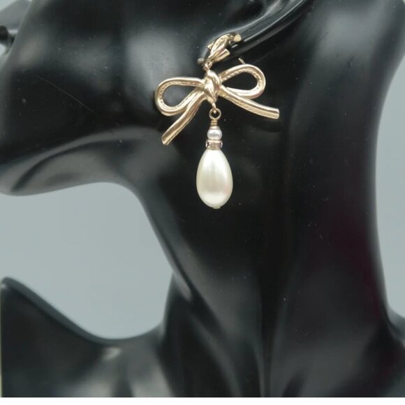 100% Authentic Chanel Faux Pearl & Strass CC Drop Earrings - Picture 12 of 12